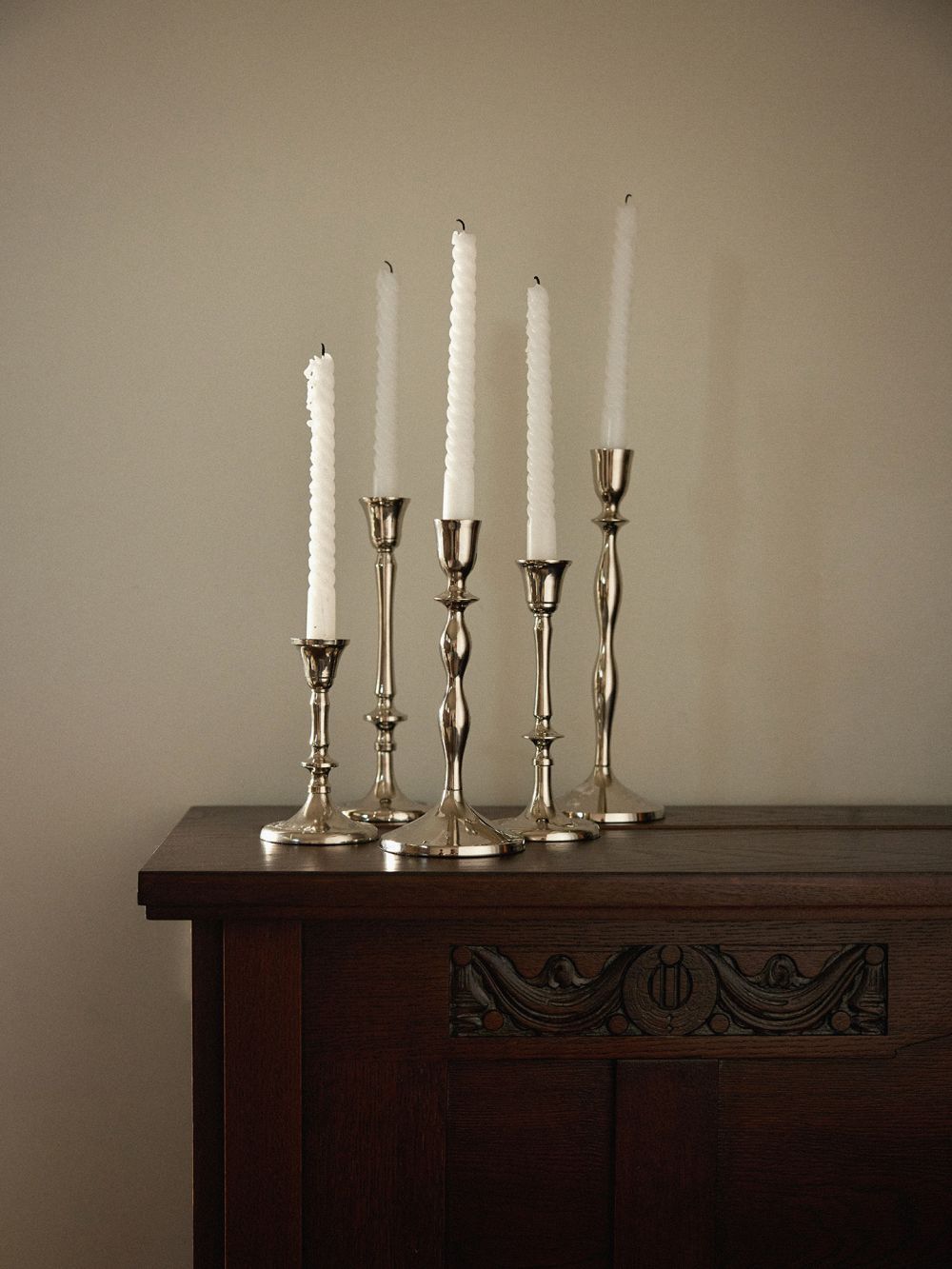 פמוט אלומיניום כסוף28*28*35  ס”מ