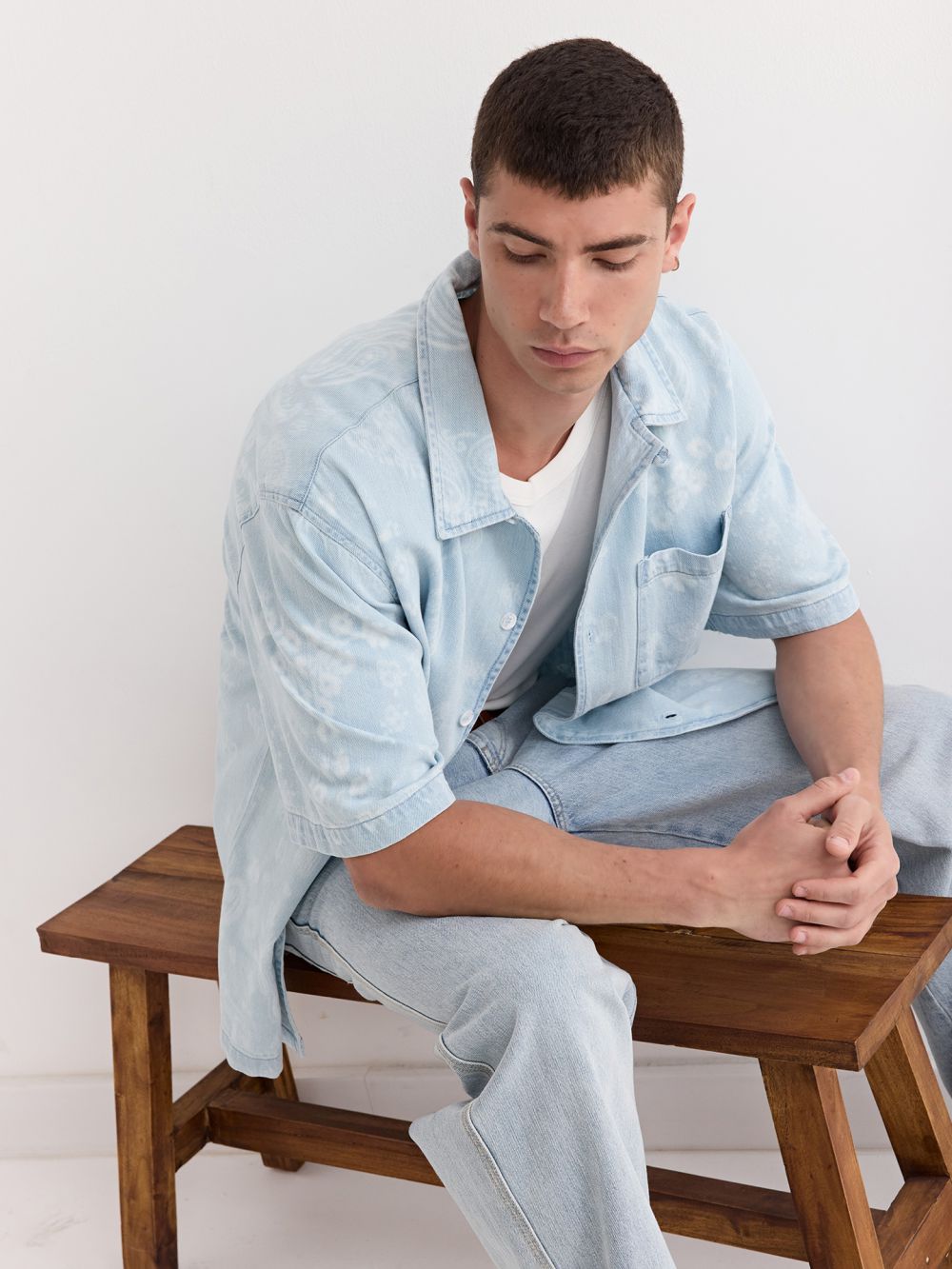 חולצת ג׳ינס מכופתרת קצרה