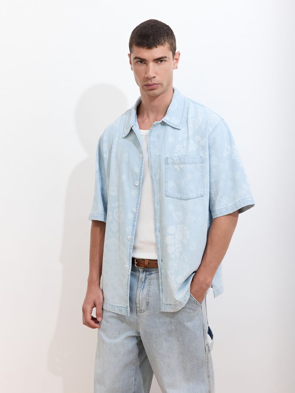 חולצת ג׳ינס מכופתרת קצרה