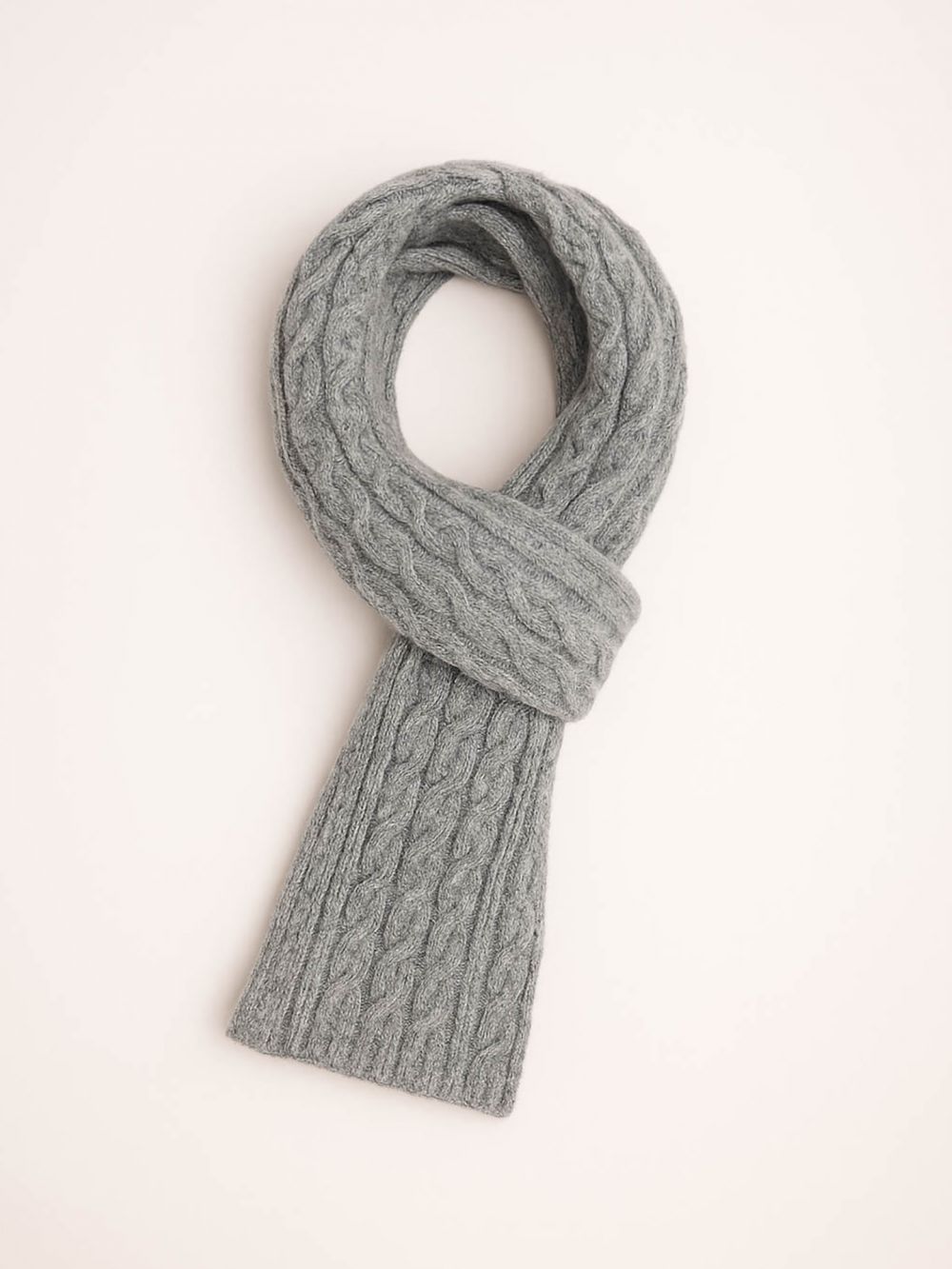 צעיף רך בטקסטורת צמות