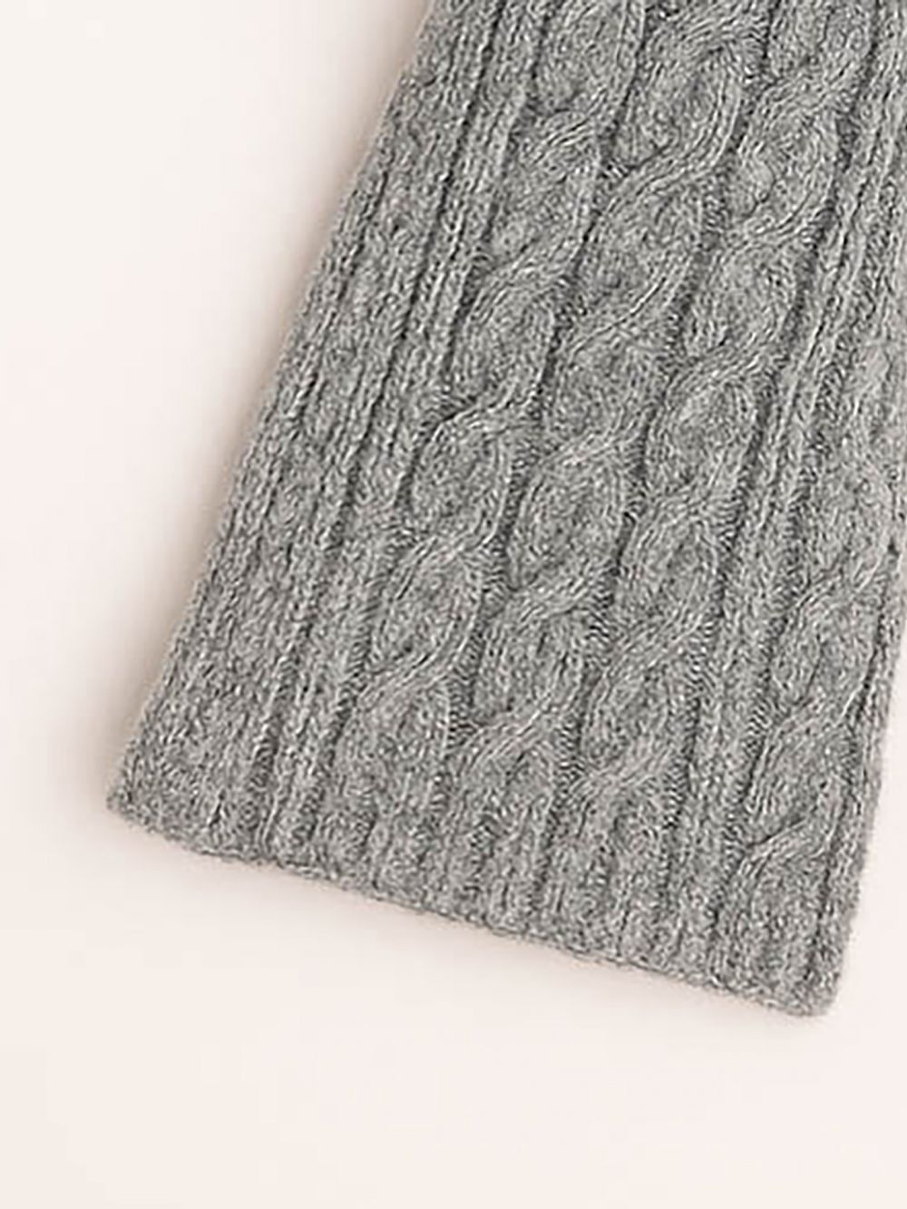 צעיף רך בטקסטורת צמות