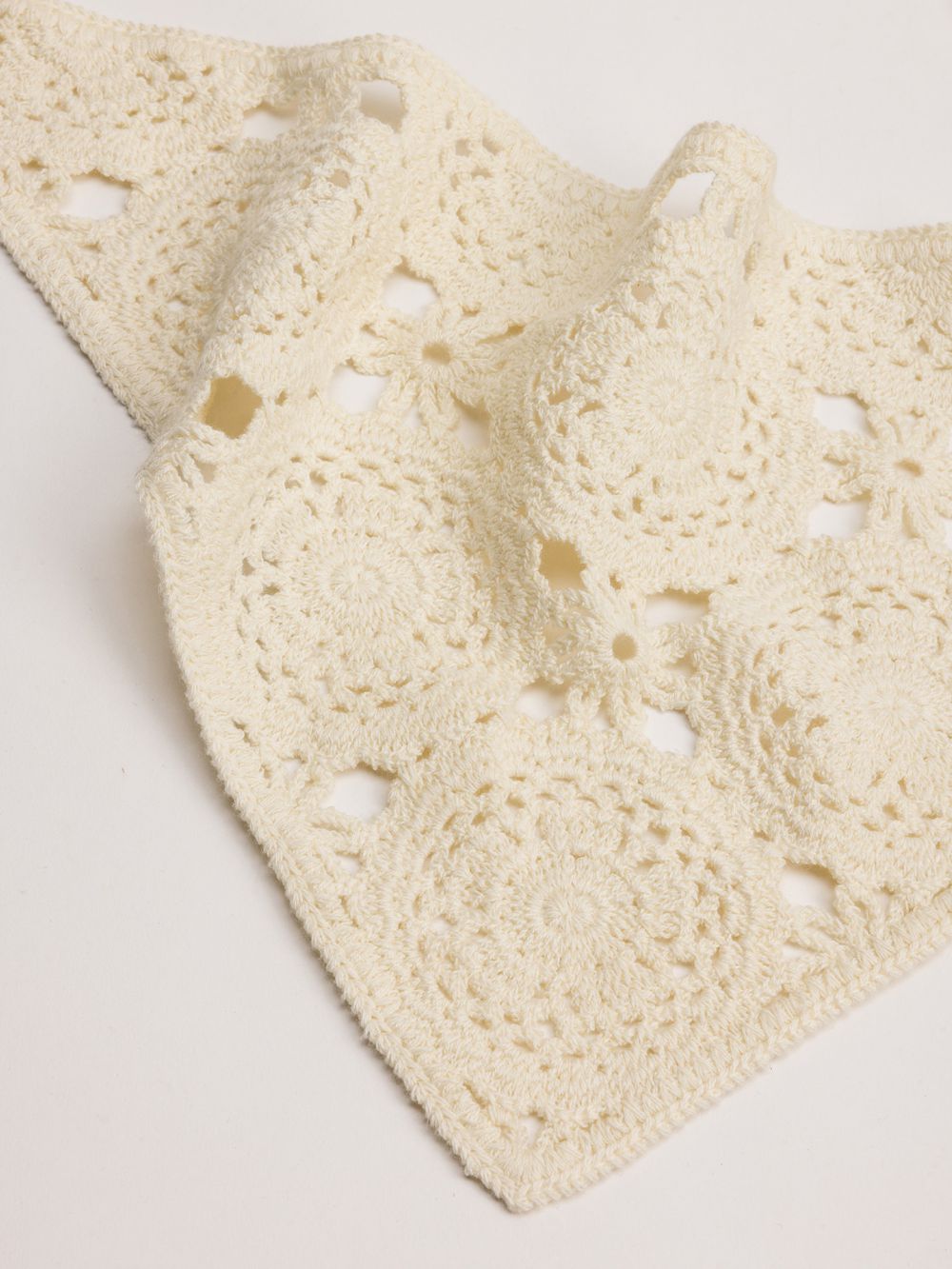 מטפחת משולשת רקומה