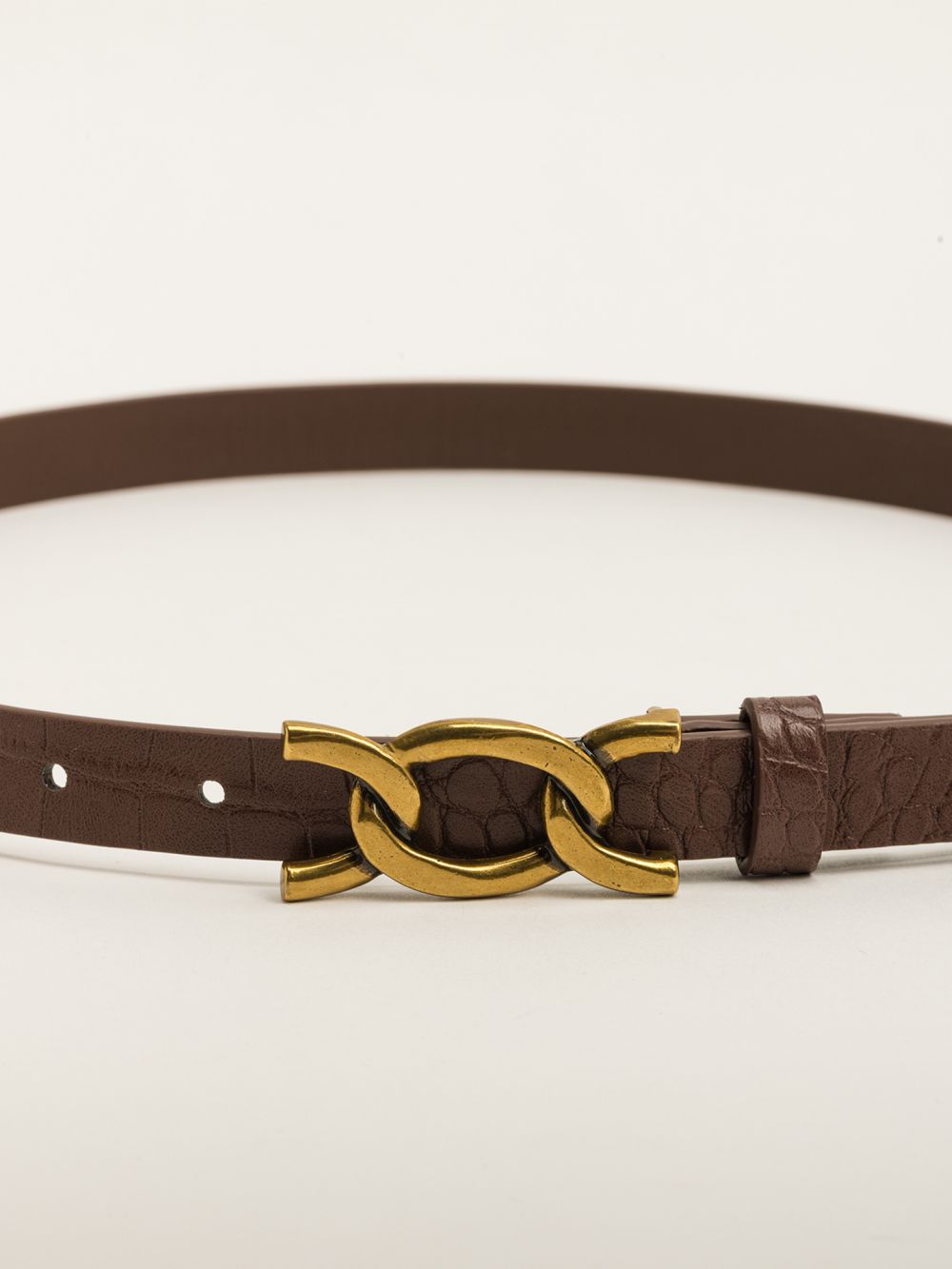 חגורה עם אבזם זהב