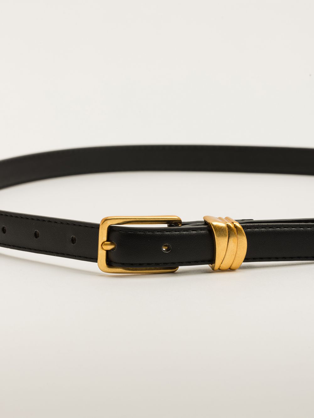 חגורה עם אבזם זהב