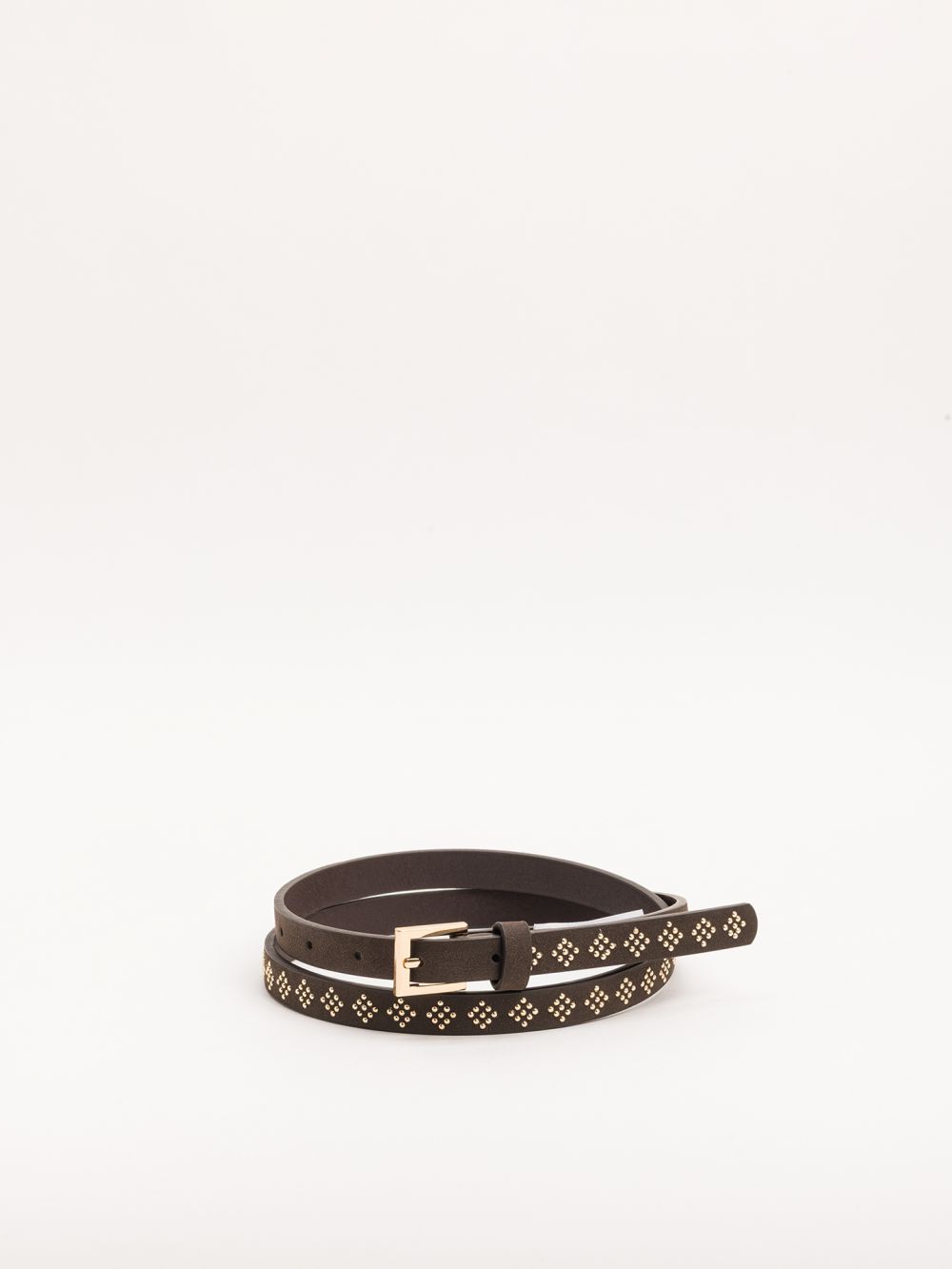 חגורה עם ניטים