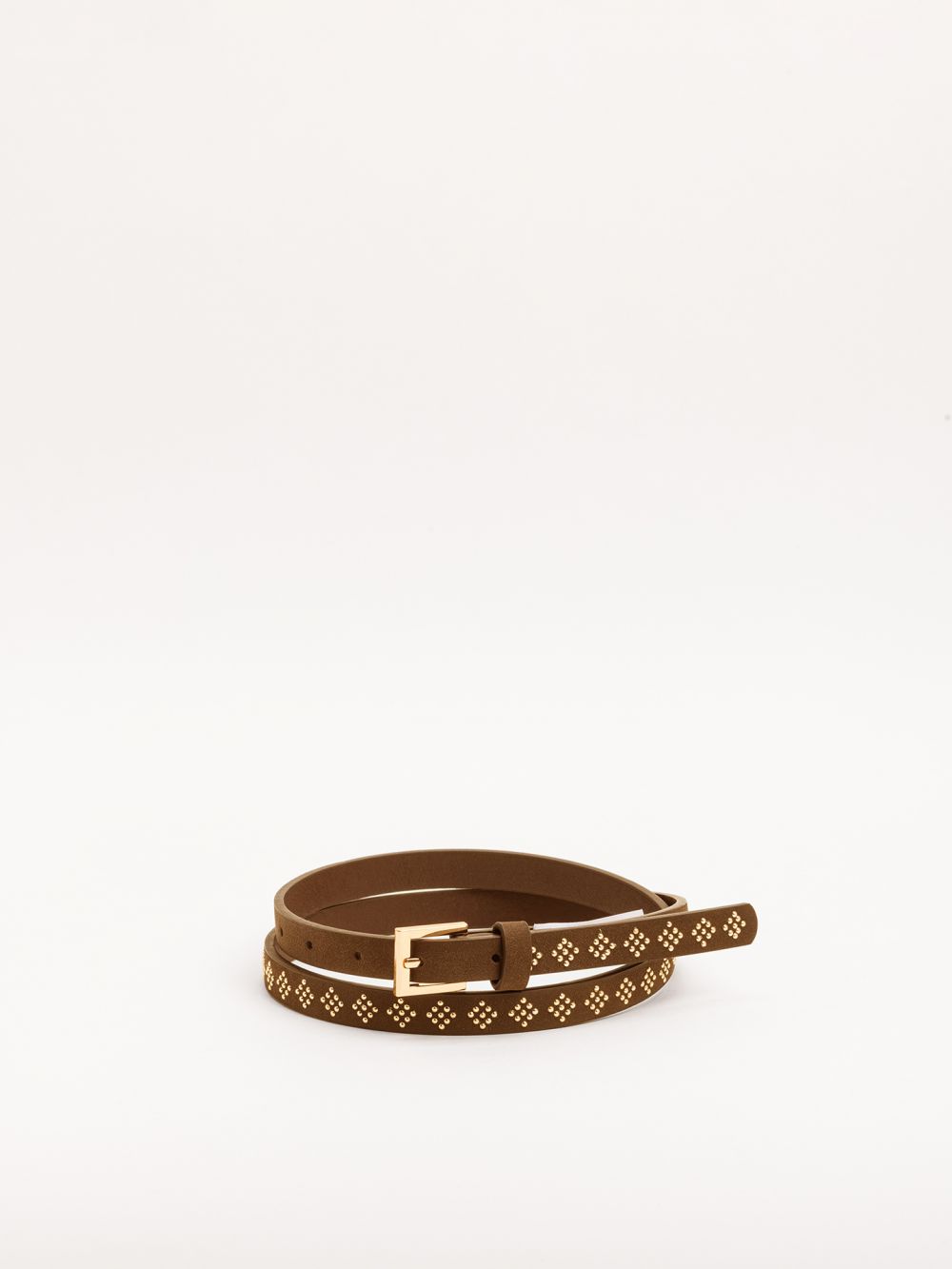 חגורה עם ניטים