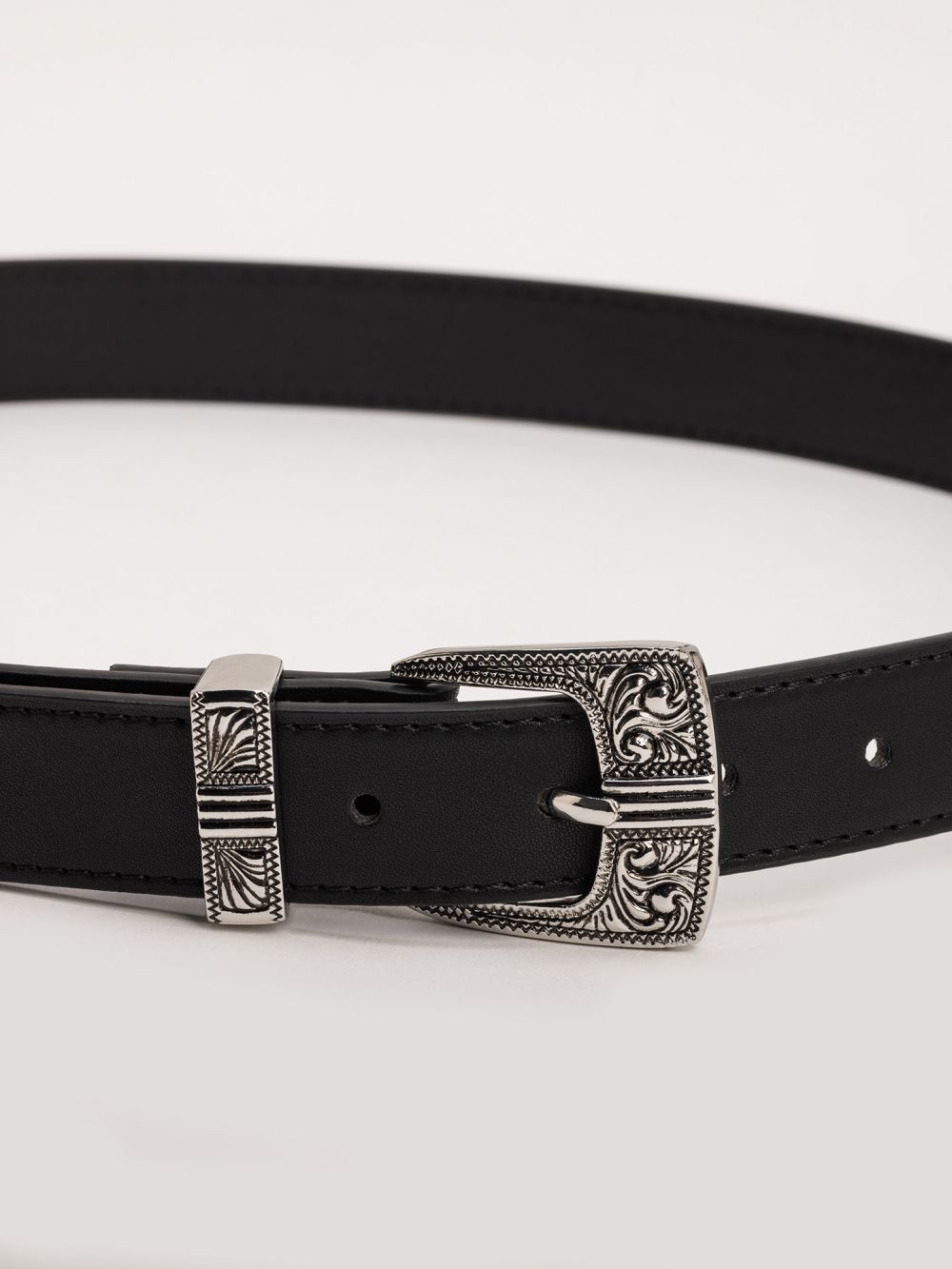 חגורה עם אבזם