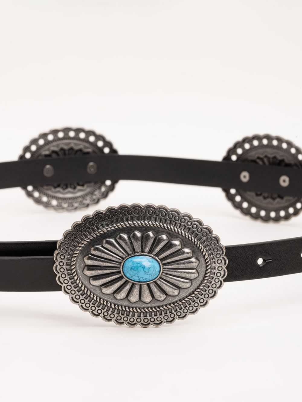 חגורה עם אלמנטים