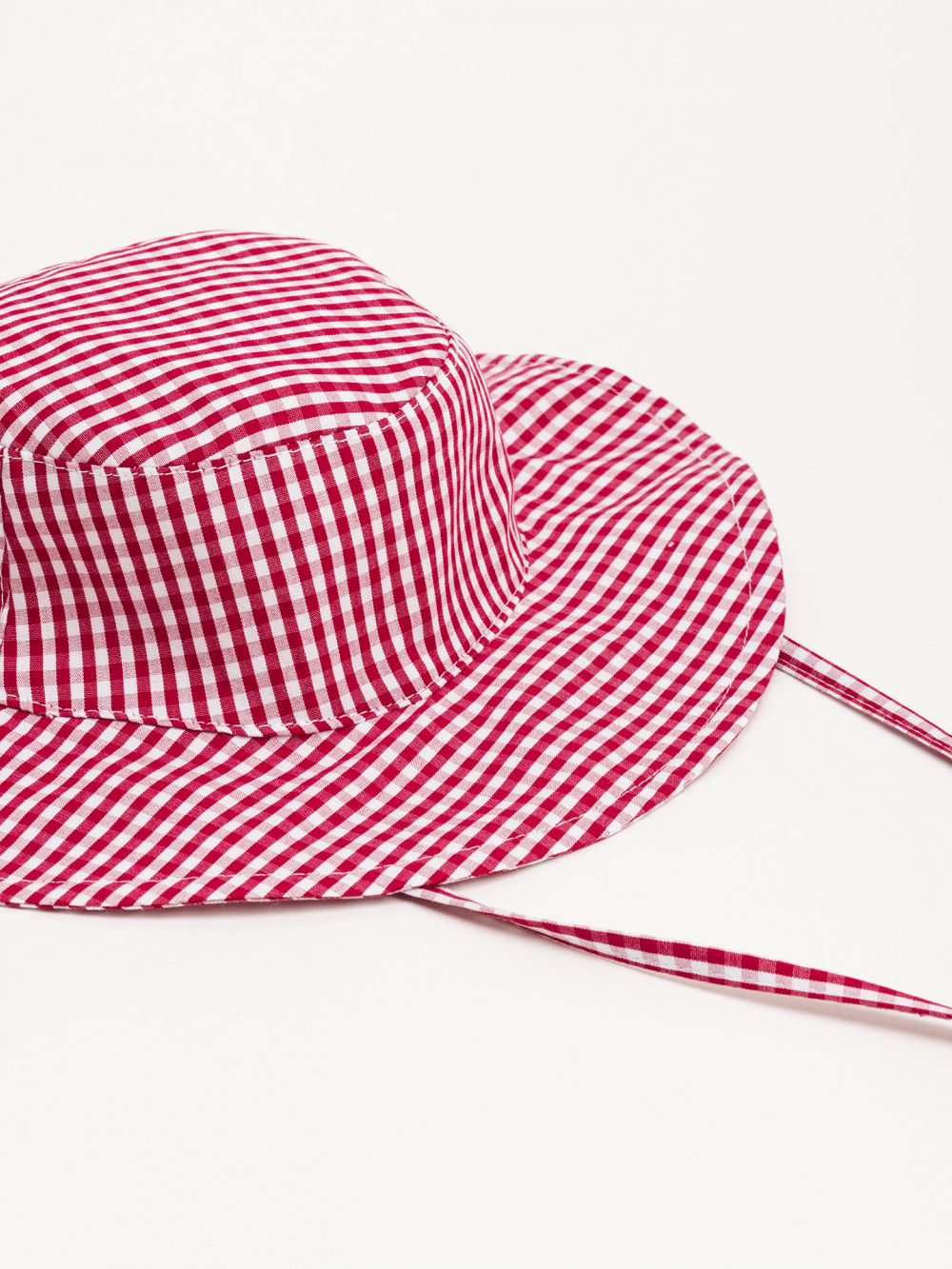 כובע באקט רחב שוליים