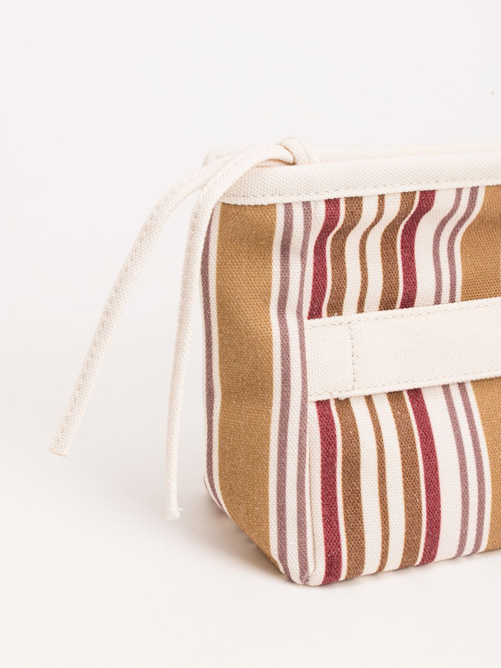 פאוץ’ נשיאה עם ידית אחיזה