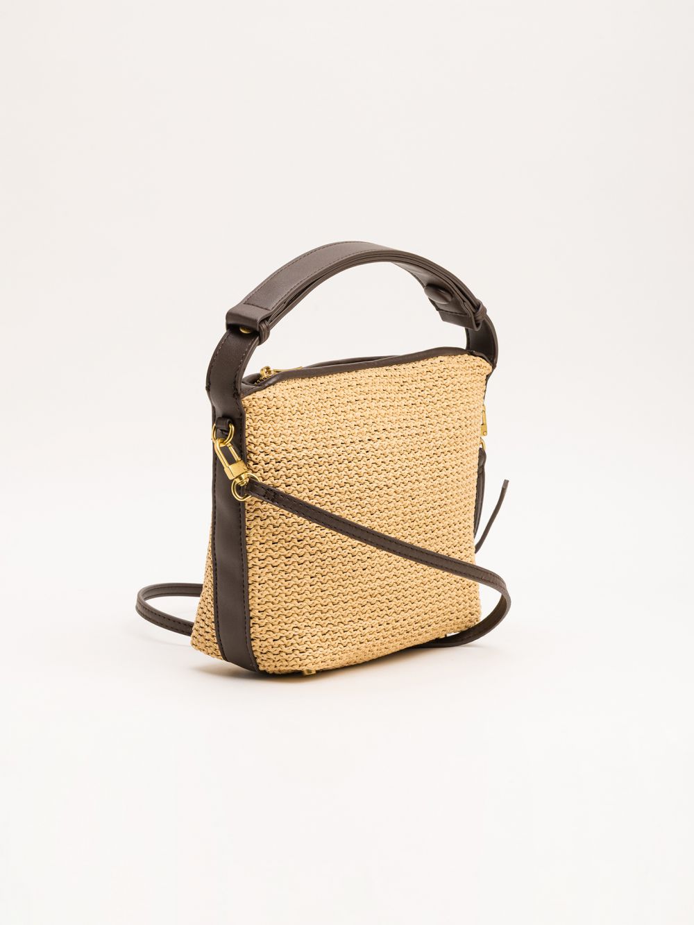 תיק קלוע עם רצועה