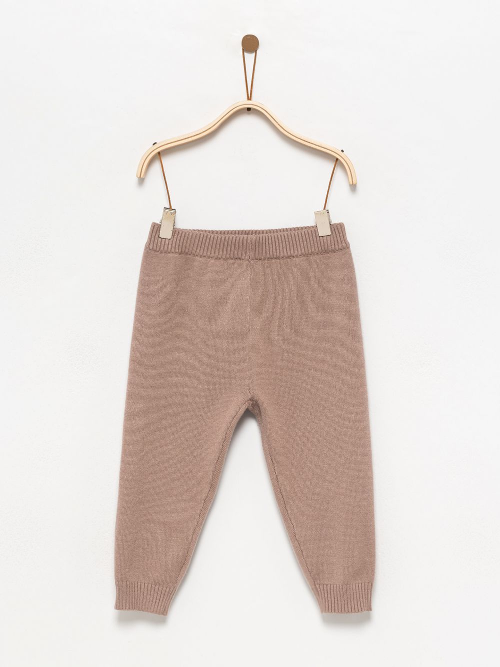 חליפת פסים סרוגה