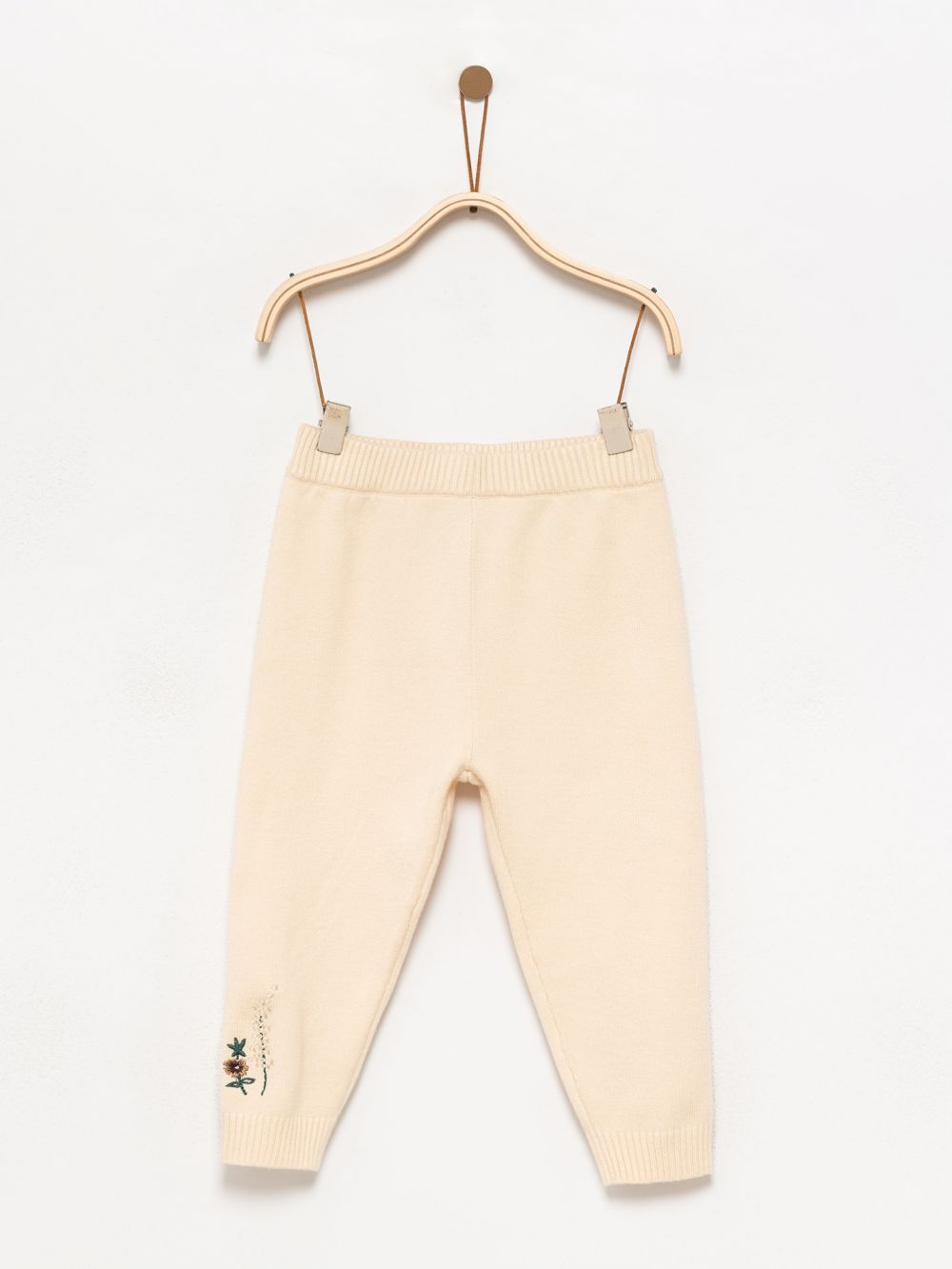 חליפת פרחים סרוגה