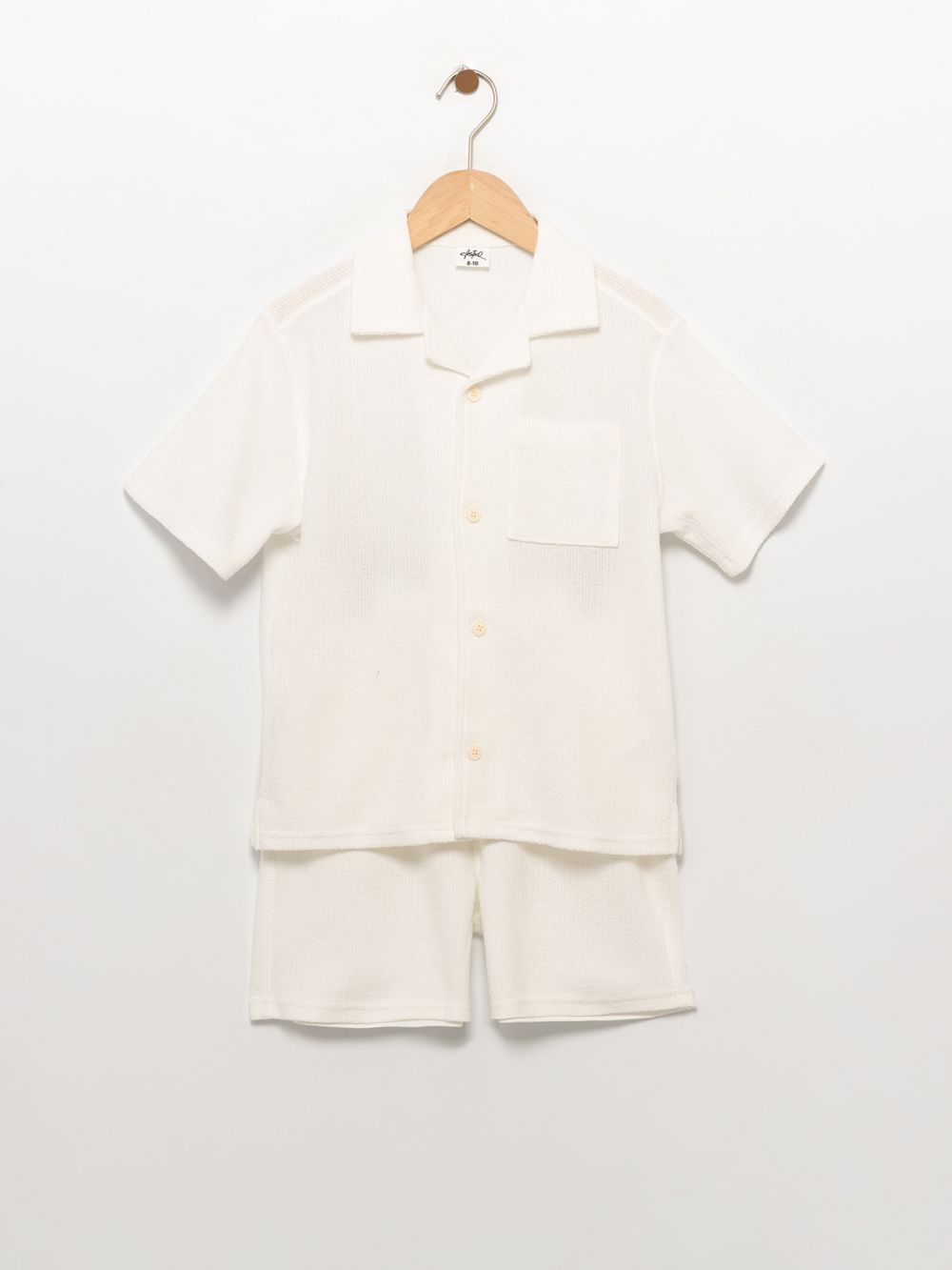 סט חולצה ומכנסיים