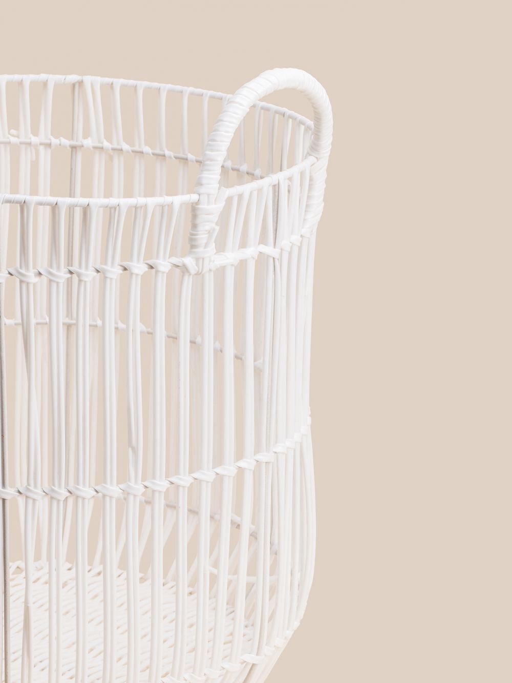 סל פלסטיק לבן 28X22X28CM