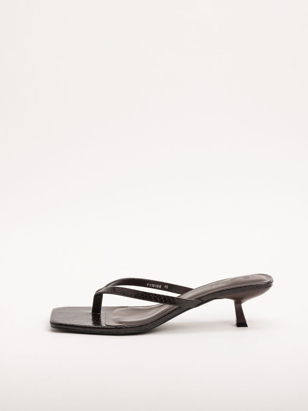 סנדלי עקב עם רצועה