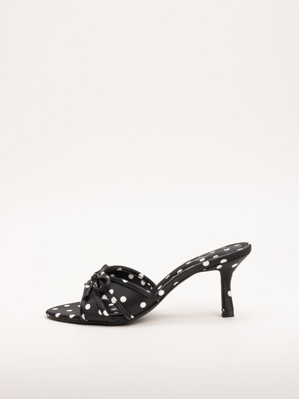 נעל עקב פתוחות מאחור