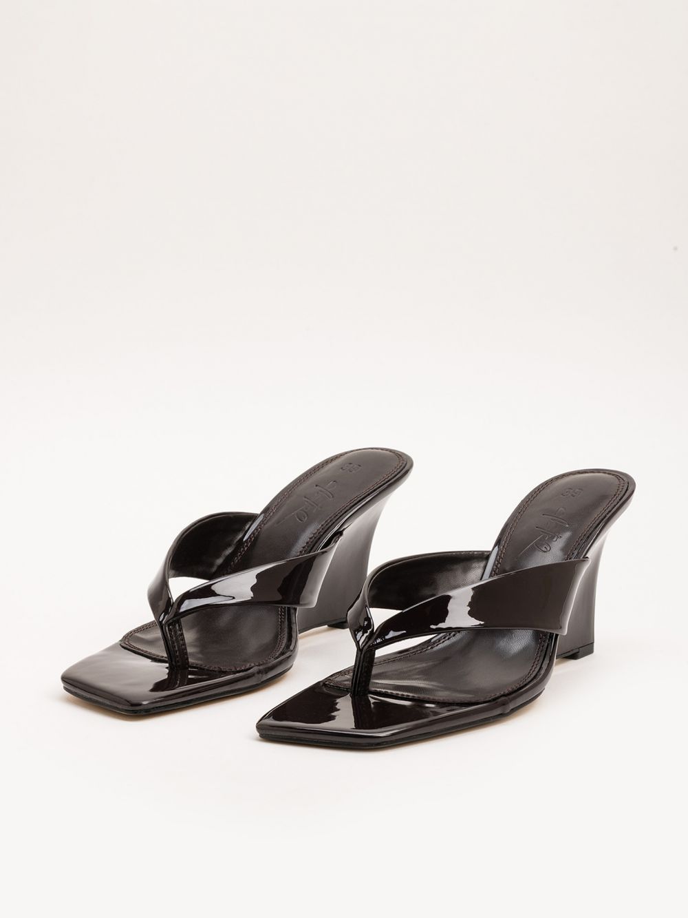 סנדל עקב פתוח