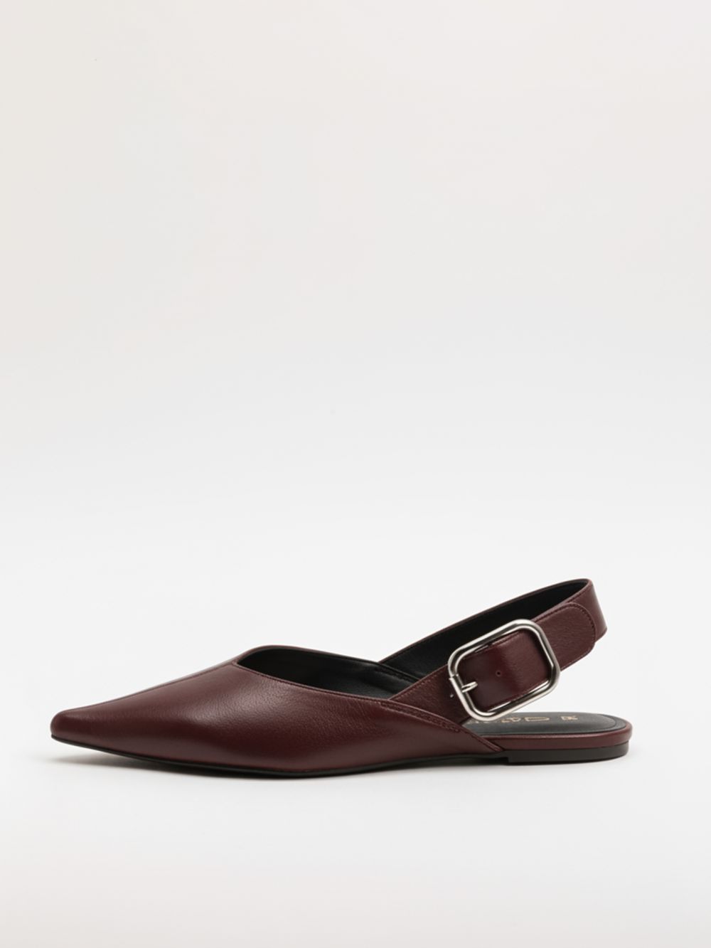 נעל בובה מחודדת עם רצועה אחורית