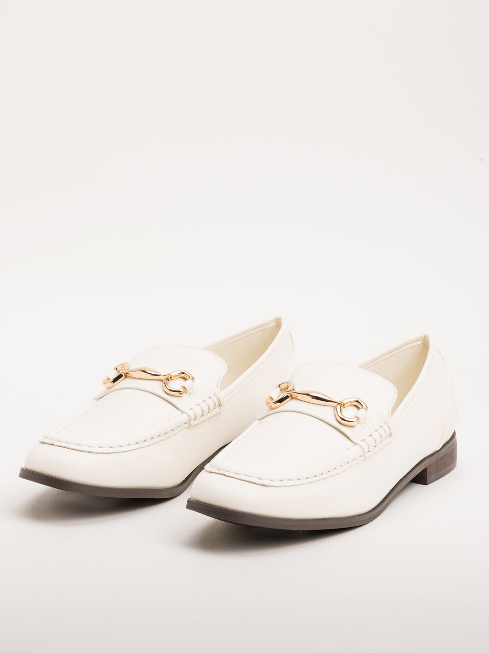 לאופרד עם אבזם זהב