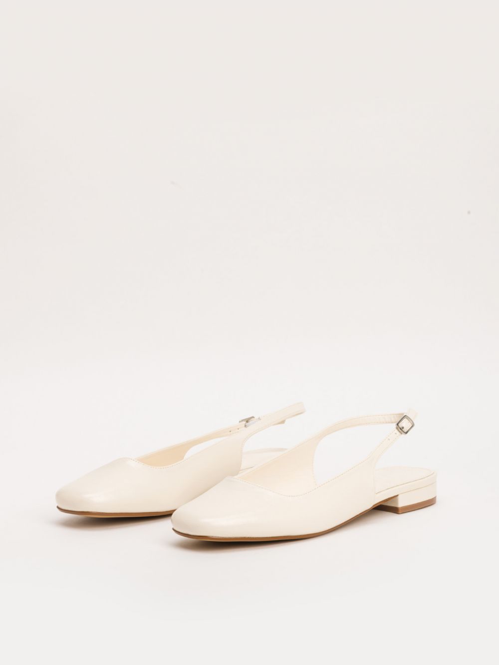 נעלי SLINGBACK שטוחות עם אבזם