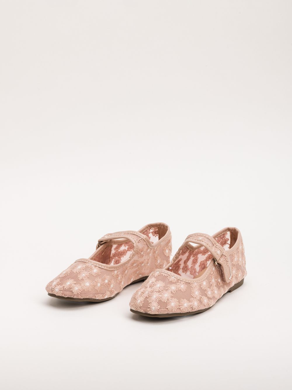 נעלי בלרינה עם רקמה