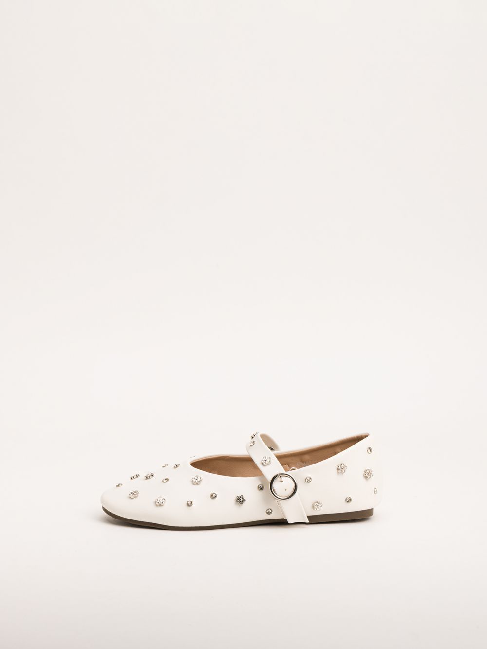 נעלי בובה עם רצועה בעיטור אבנים