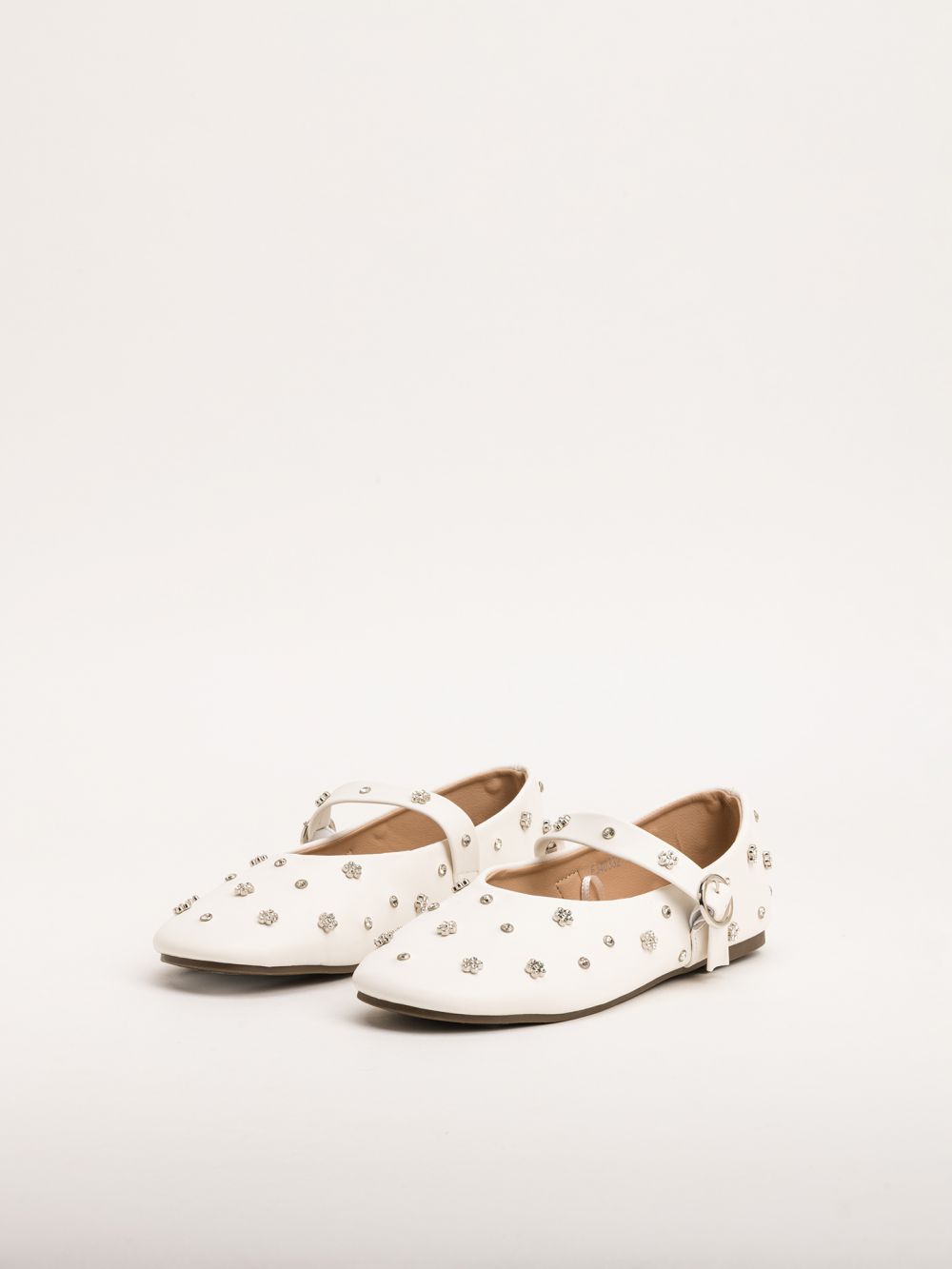 נעלי בובה עם רצועה בעיטור אבנים