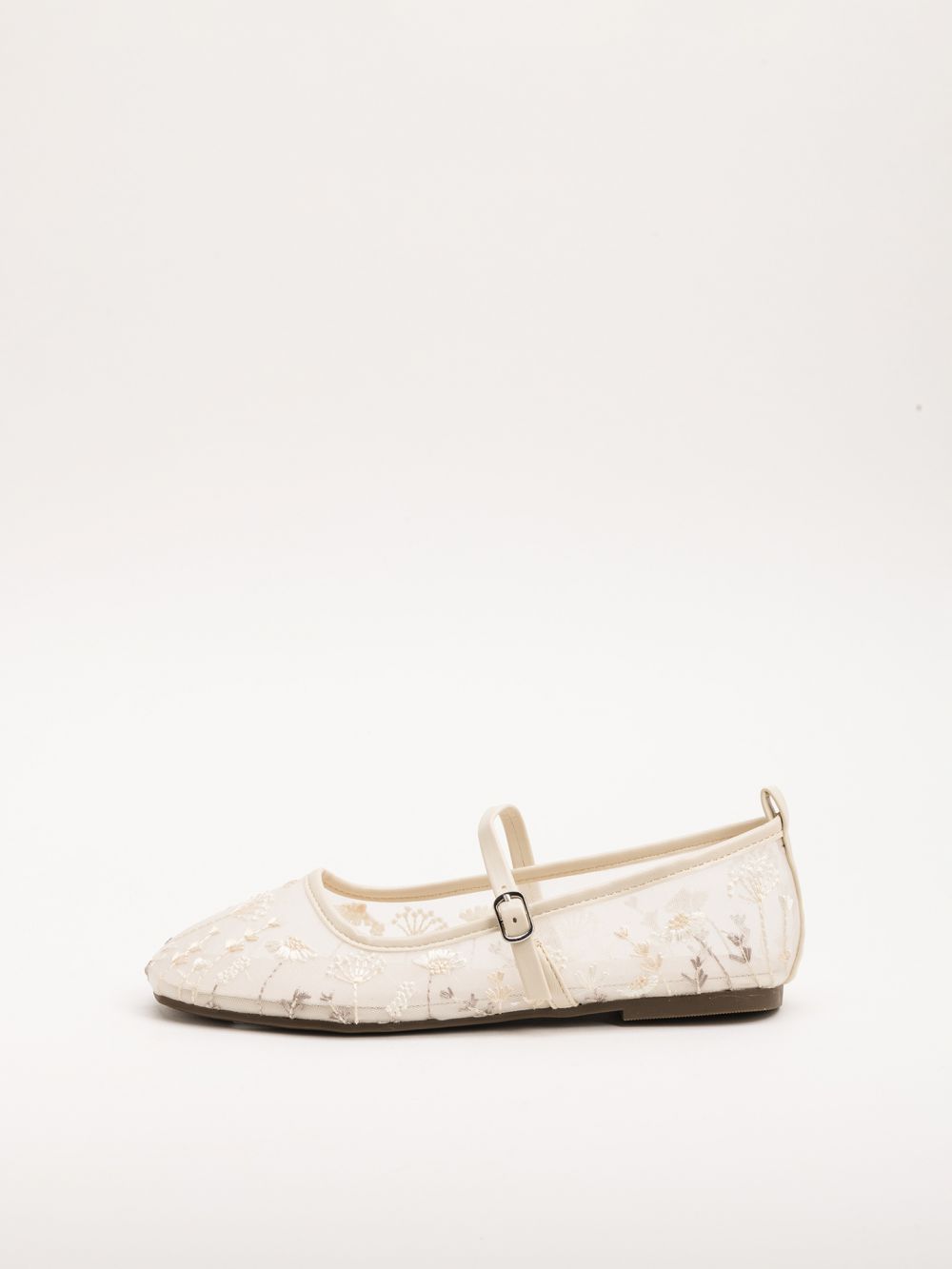 בלרינת מש רקומה בפרחים