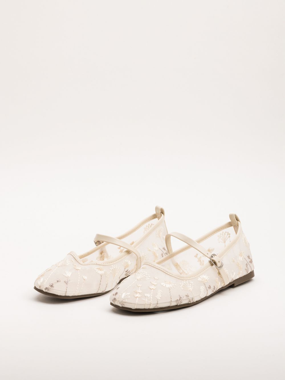 בלרינת מש רקומה בפרחים