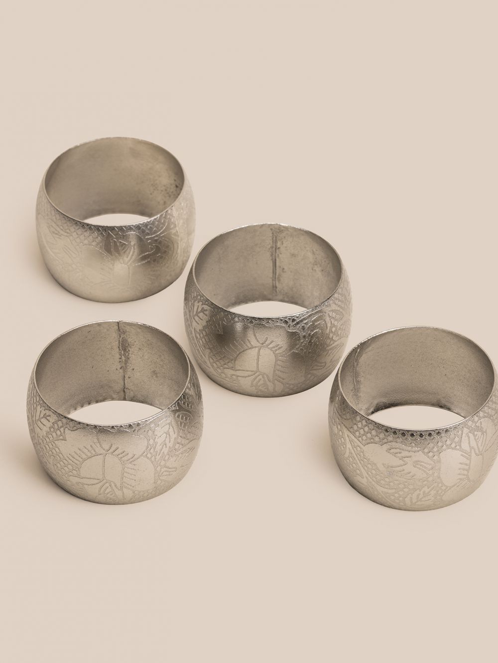 סט 4 חבקים למפיות בד עיטורים