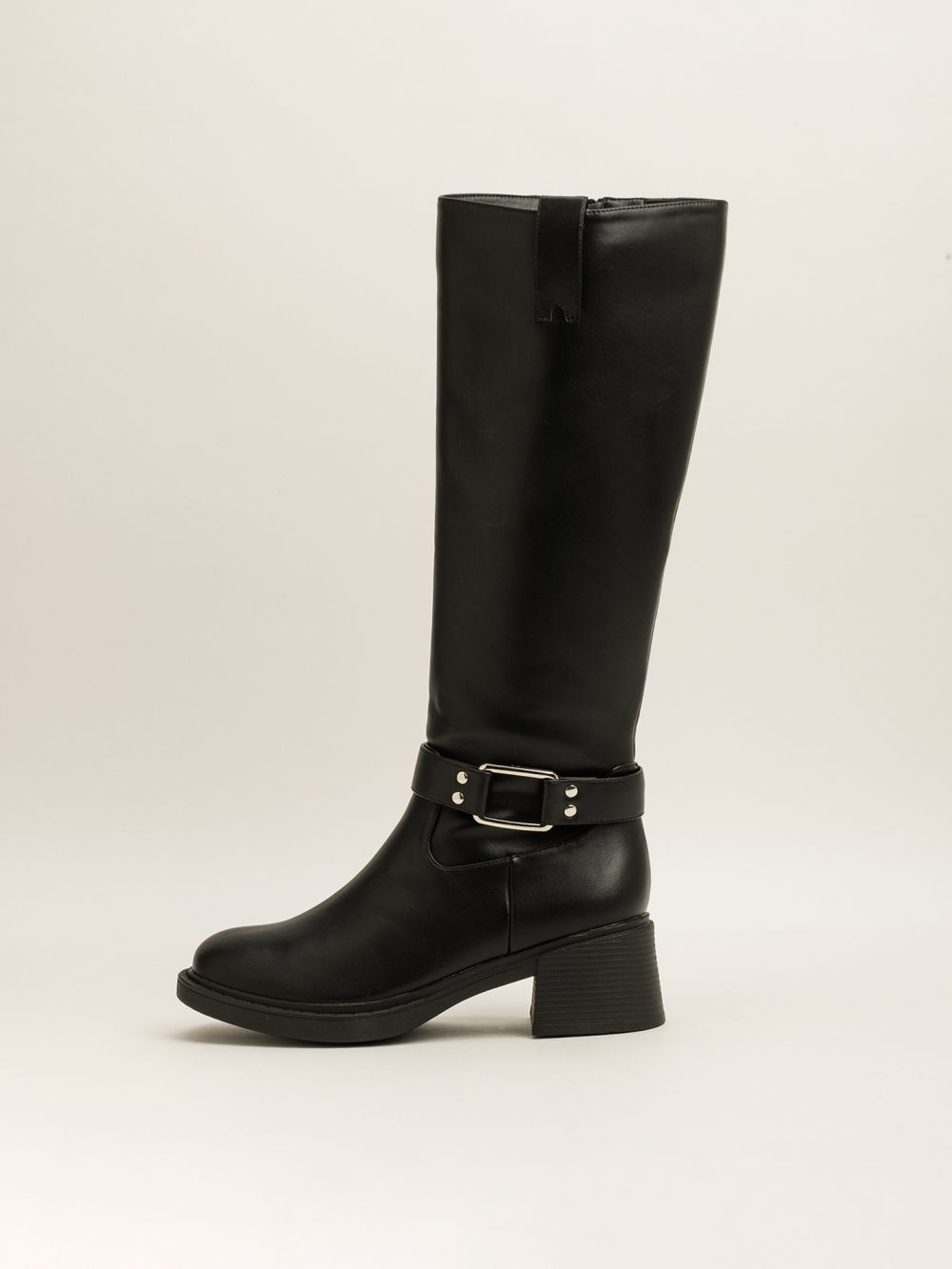 מגפיים גבוהים