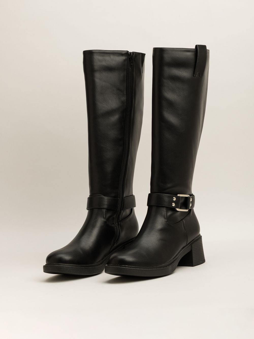 מגפיים גבוהים