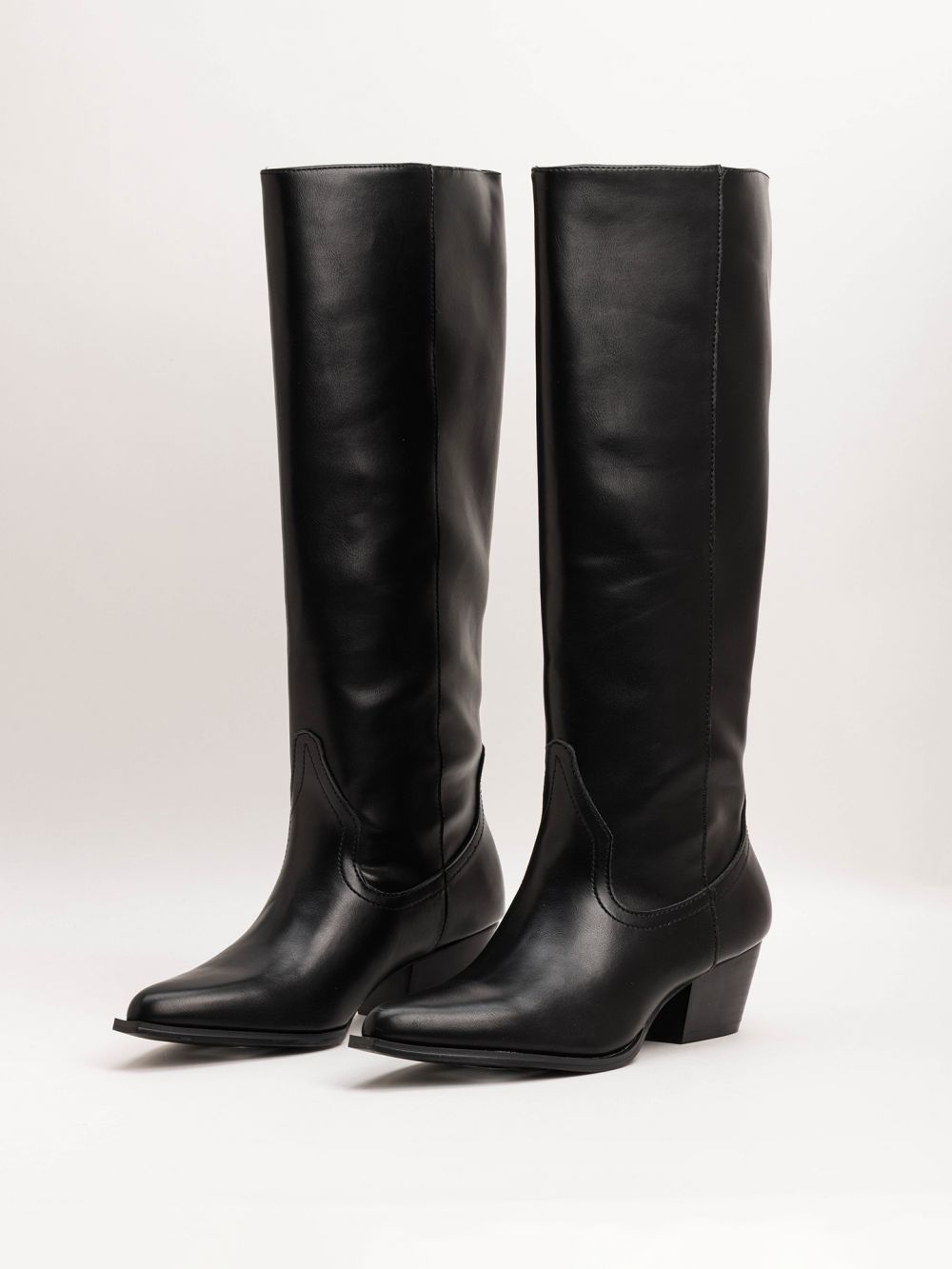 מגפיים עד הברך