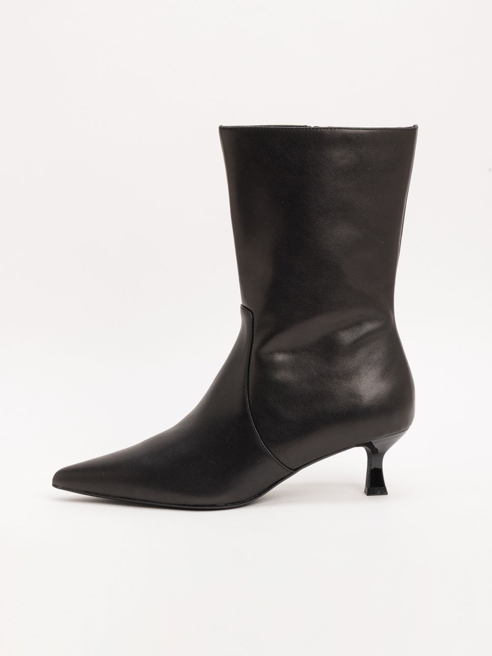 מגף עם עקב קיטן