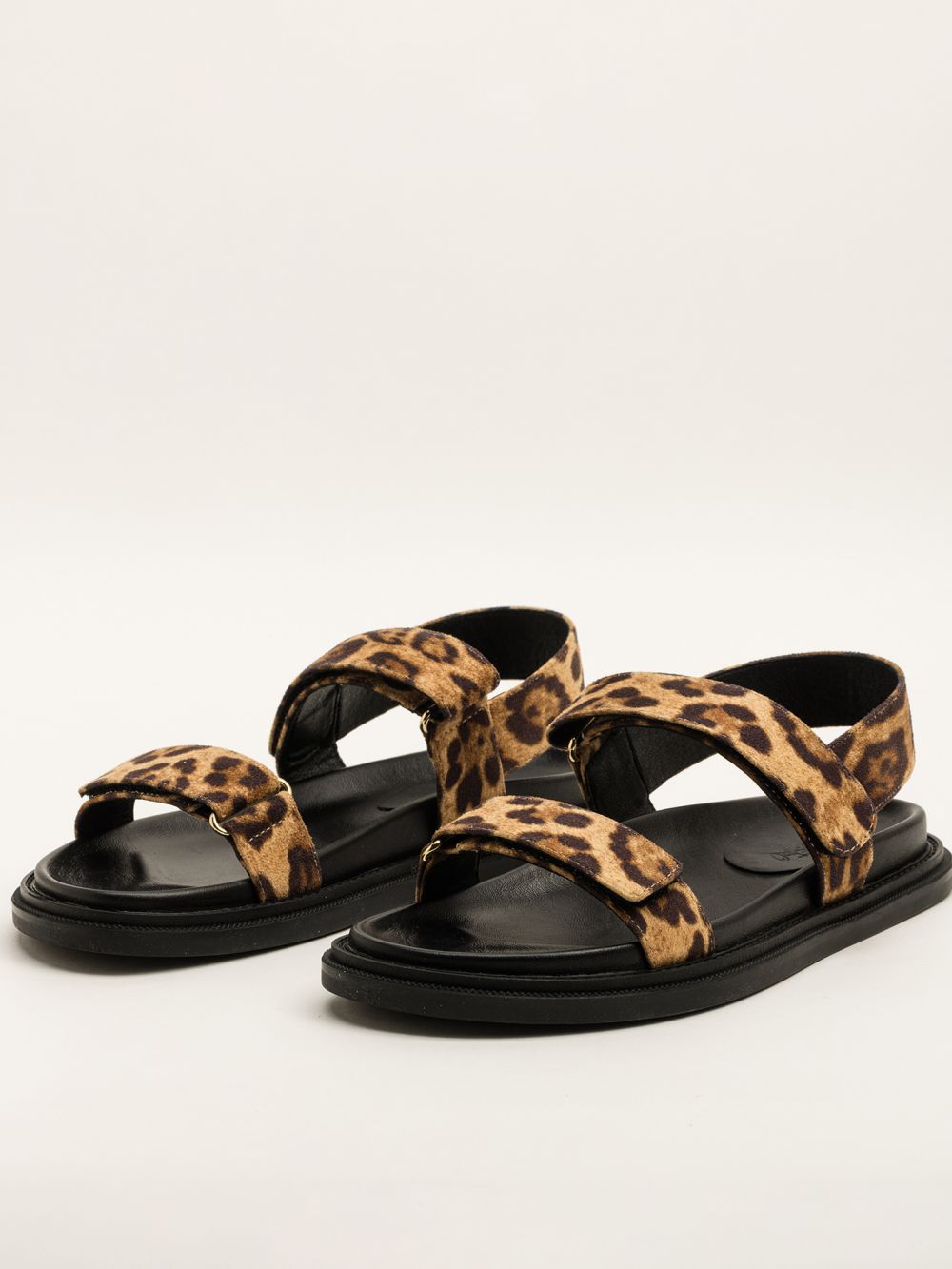 סנדלי רצועות