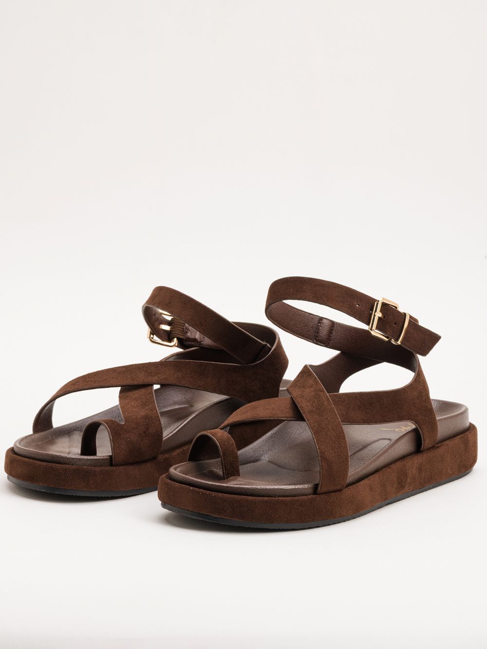 סנדלים עם רצועות משולבות