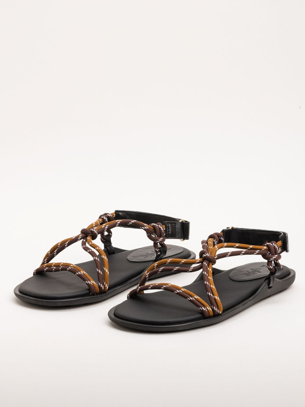 סנדלי חבלים