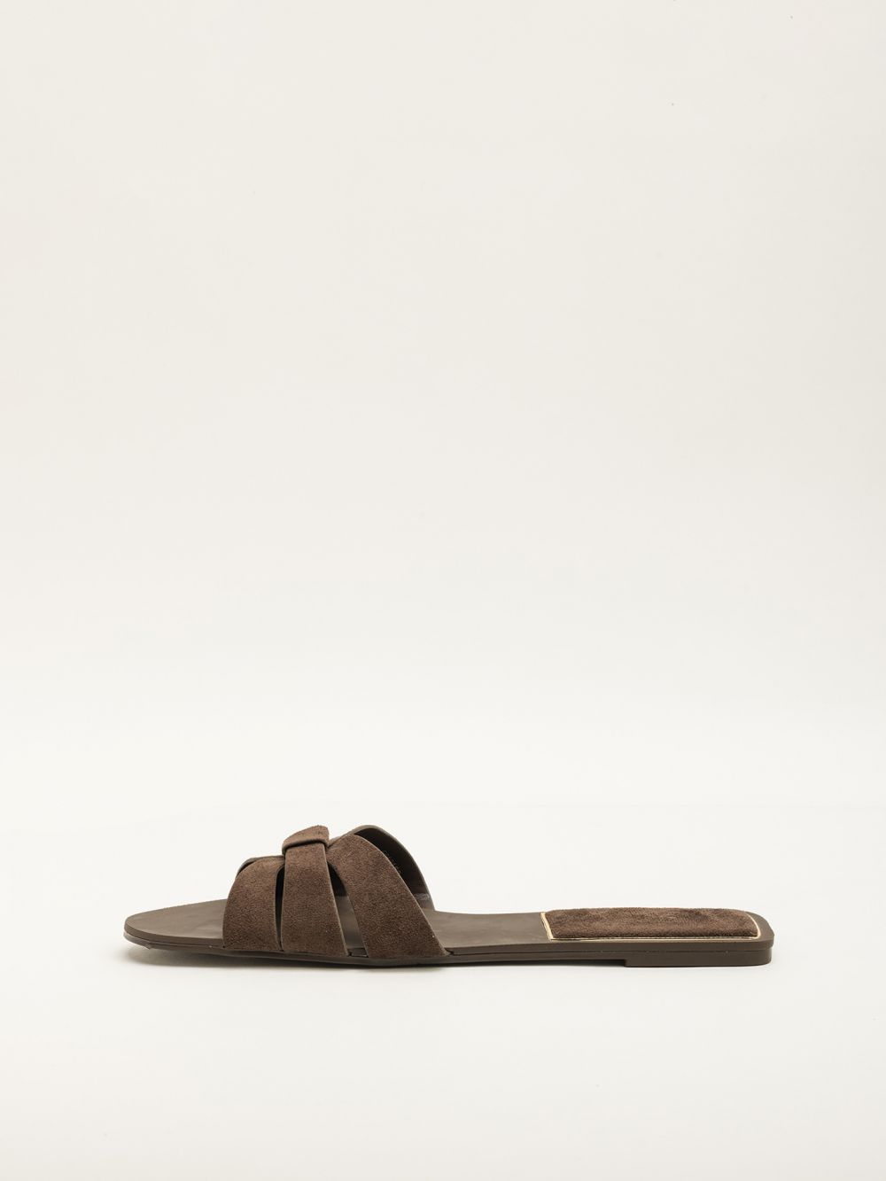 כפכף עם רצועות מוצלבות