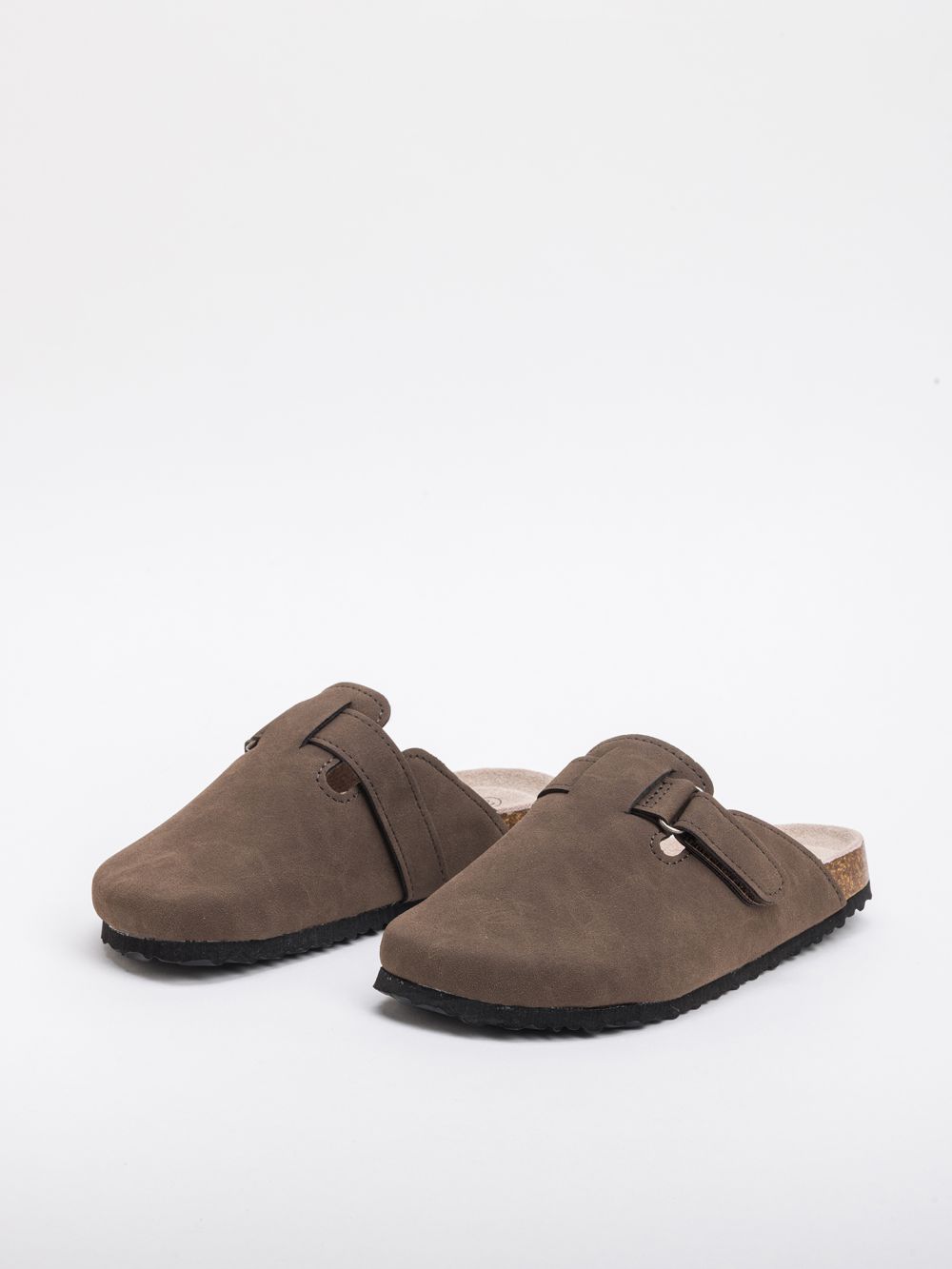 כפכפים לבנים