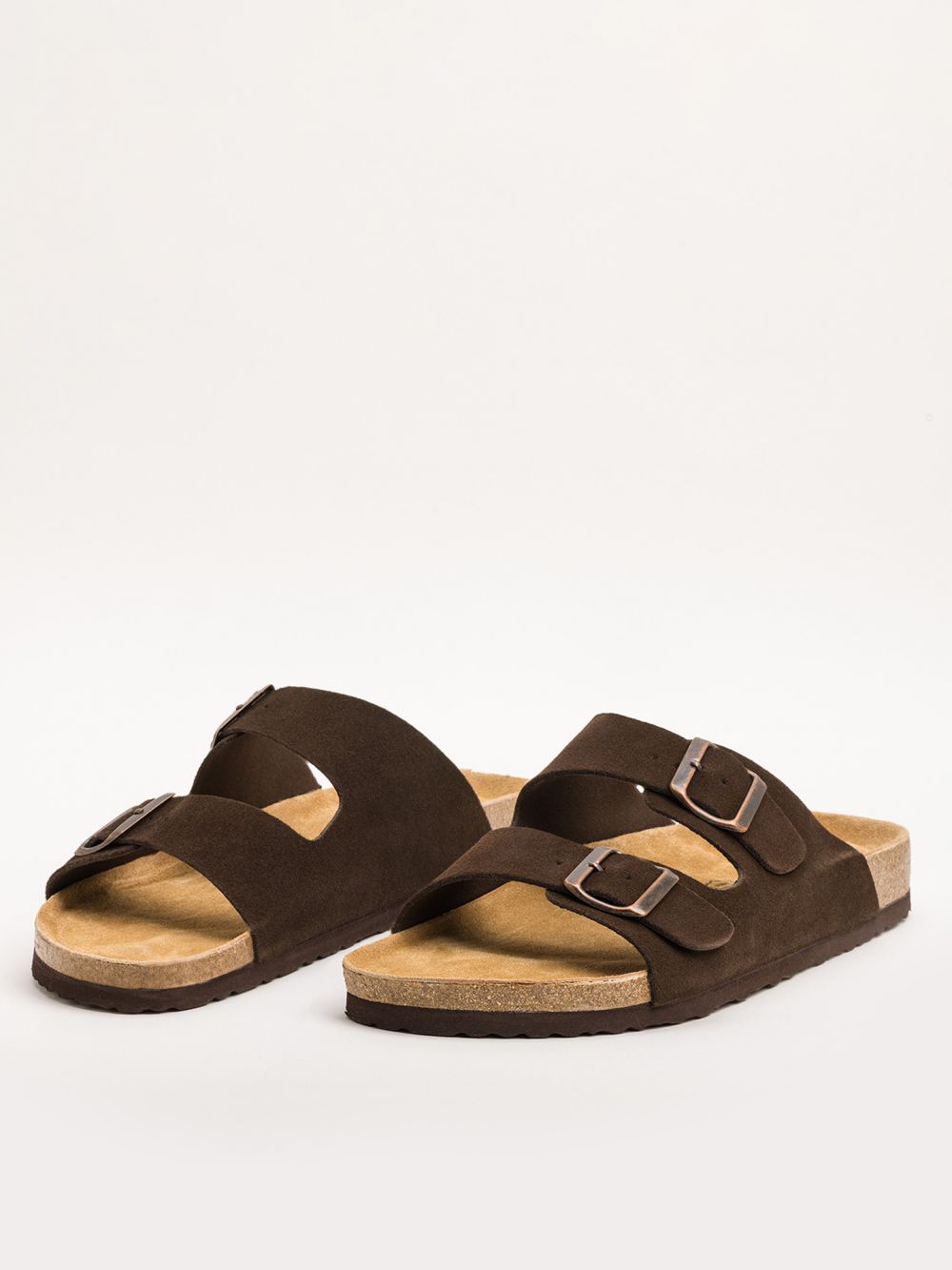 כפכפי עור עם אבזמים