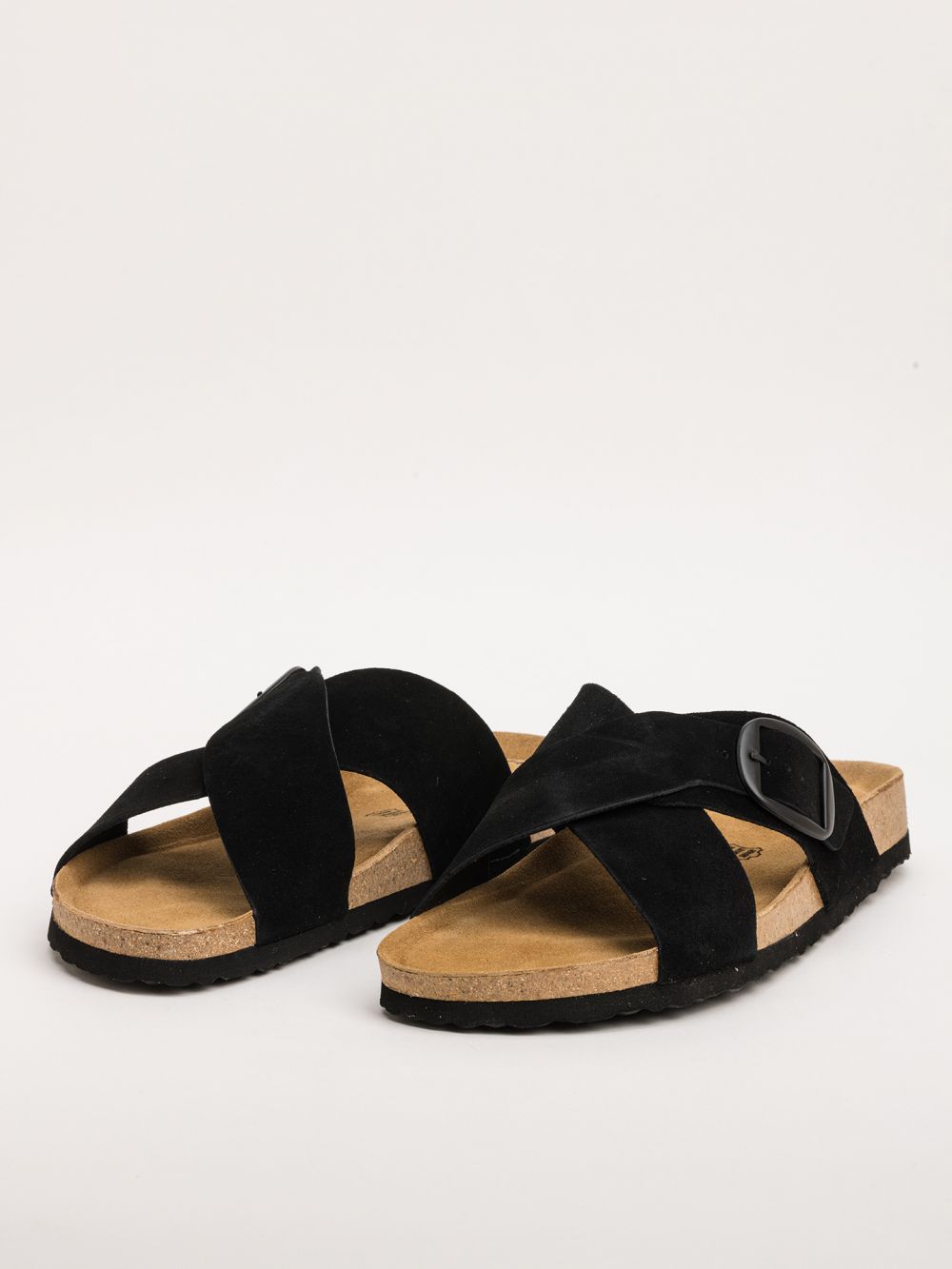 כפכפים עם רצועות מוצלבות