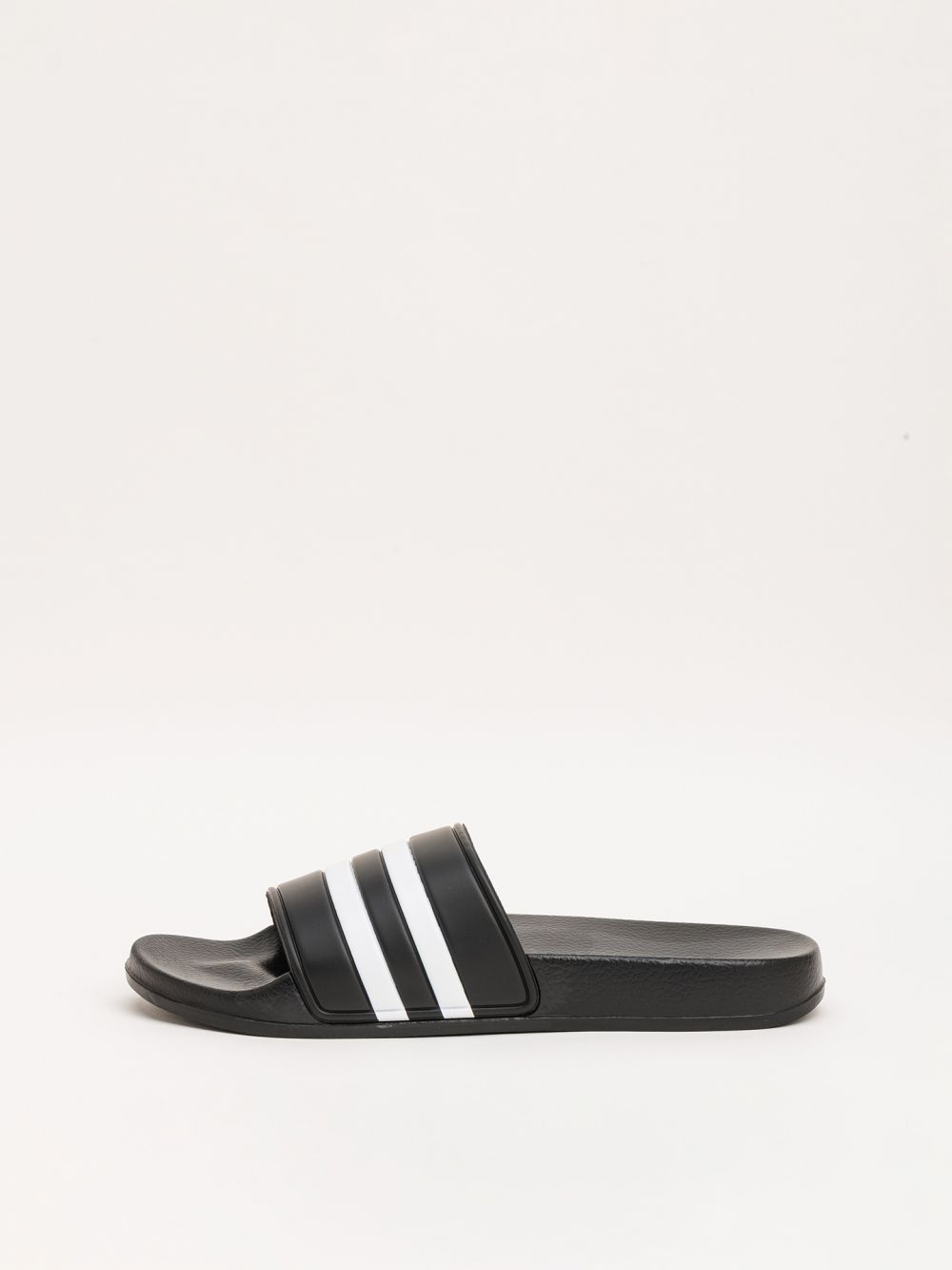 כפכפי גברים בשילוב פסים