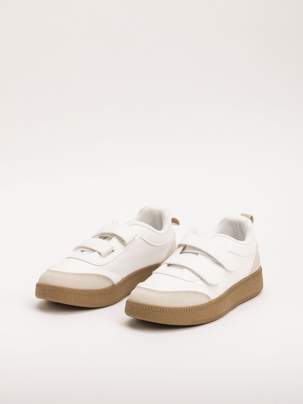 סניקרס עם סקוץ’ לבנים