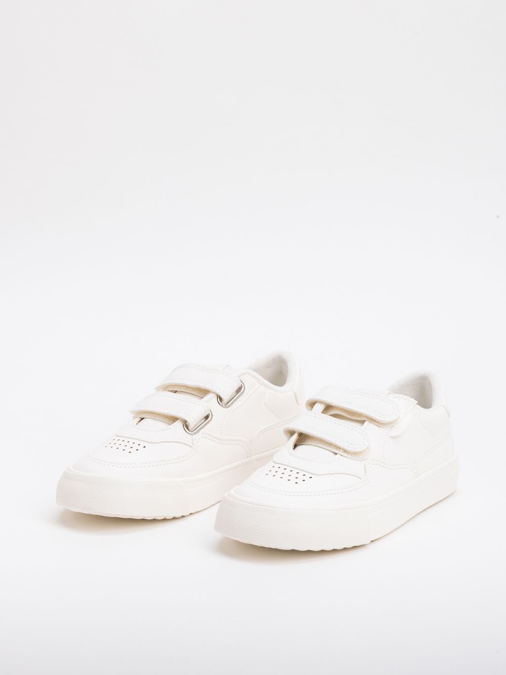 סניקרס עם סקוצים לבנים