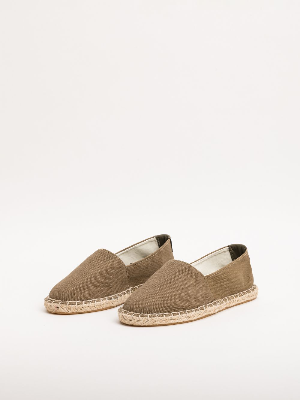 נעלי אספדריל לבנים