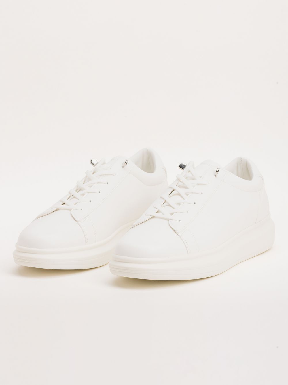 סניקרס סוליה גבוהה