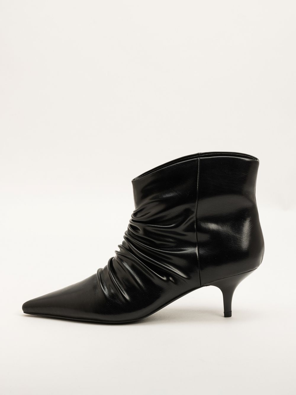 מגף עקב עם קפלים