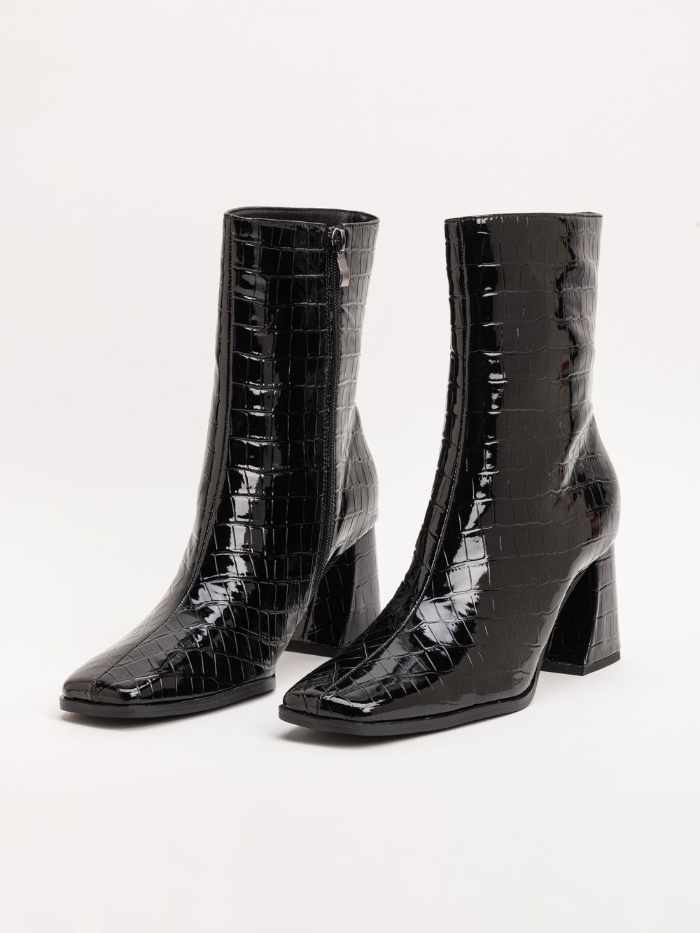 מגפון עם טקסטורת תנין