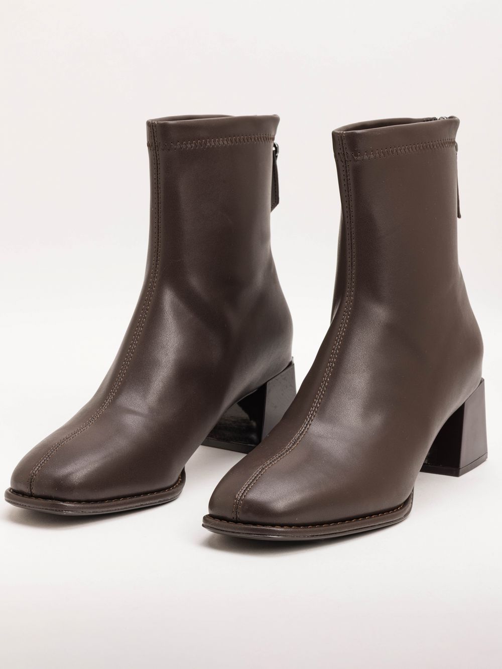 מגפונים עם עקב מרובע